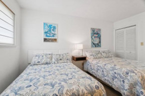 Retro Turtle Reef Condo 1 block from beach w pool
